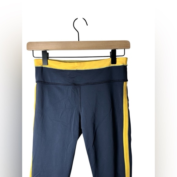 Lululemon Run: Pace Tight Leggings Size 4 Navy Inkwell Yellow Stripe Reflective - Picture 4 of 9